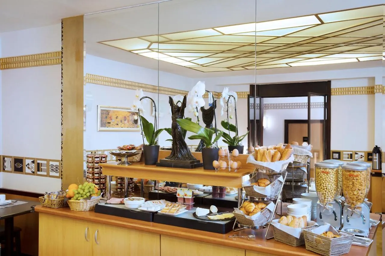 ***  Hotel Opera D'Antin Paris France