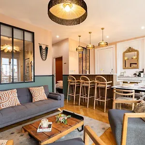 https://hypercentre-vieux-lyon.hotels-rhonealpes.com