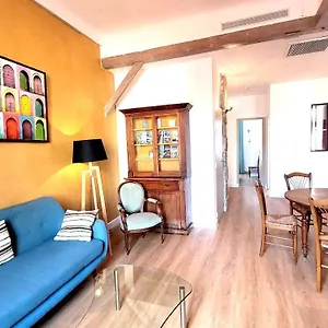 https://4-pieces-vieux-nice-garibaldi.fr-provencehotel.com