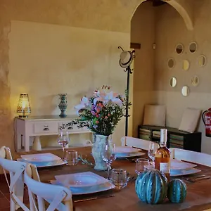 https://mas-de-lhermitage-moules.fr-provencehotel.com
